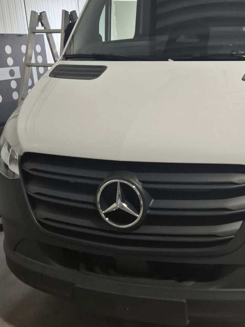 Derselbe Mercedes Sprinter vorher in Weiß