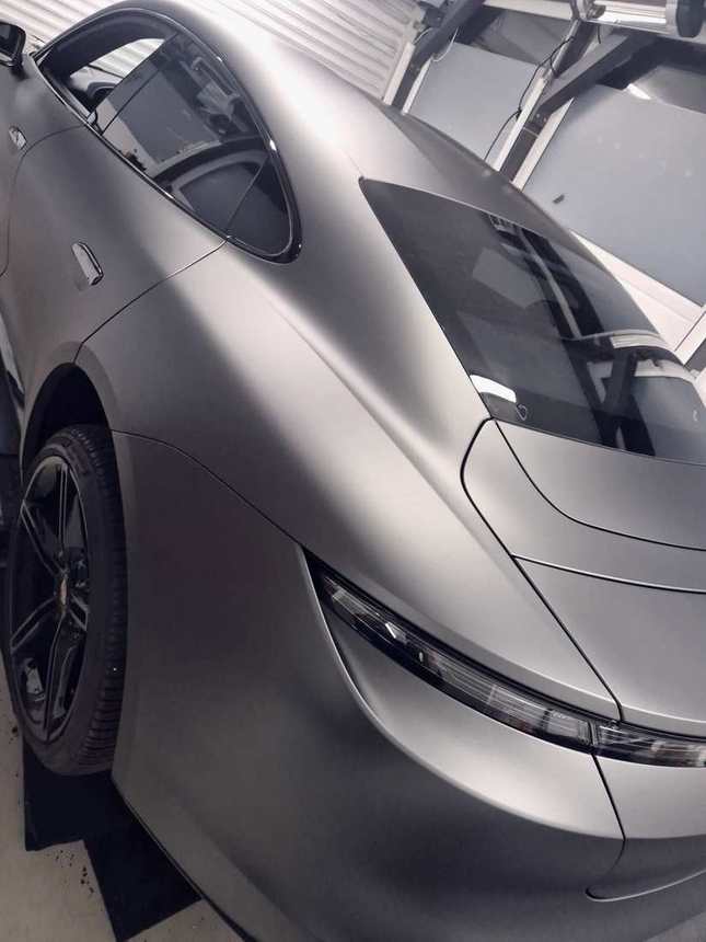 Porsche Taycan in mattem Grau